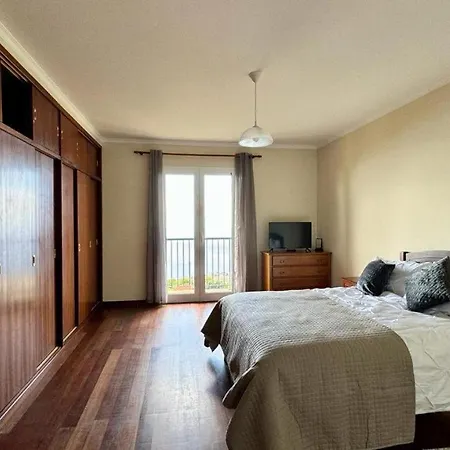 Golden View Homestay *